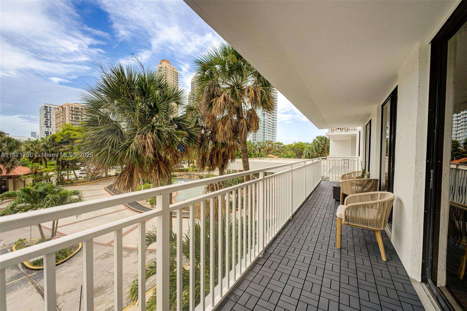 Winston Towers 600 Condos for Sale & Rent | Picture 1