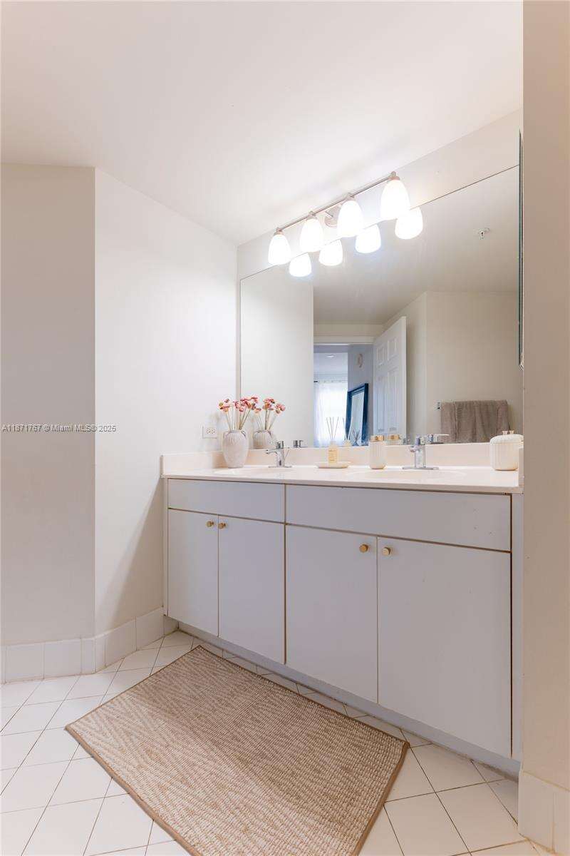 Porto Bellagio at 17100 Bay Rd, Sunny Isles Beach, FL 33160 - For Sale photo 22