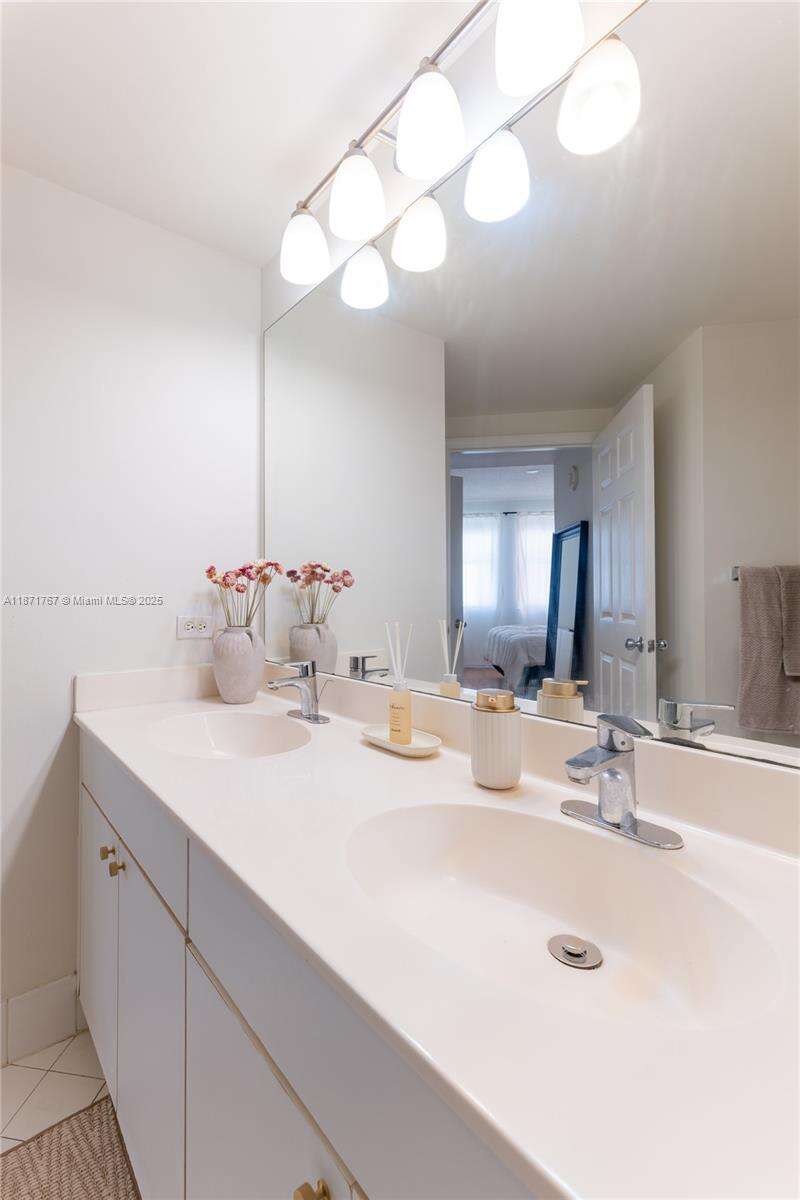 Porto Bellagio at 17100 Bay Rd, Sunny Isles Beach, FL 33160 - For Sale photo 23