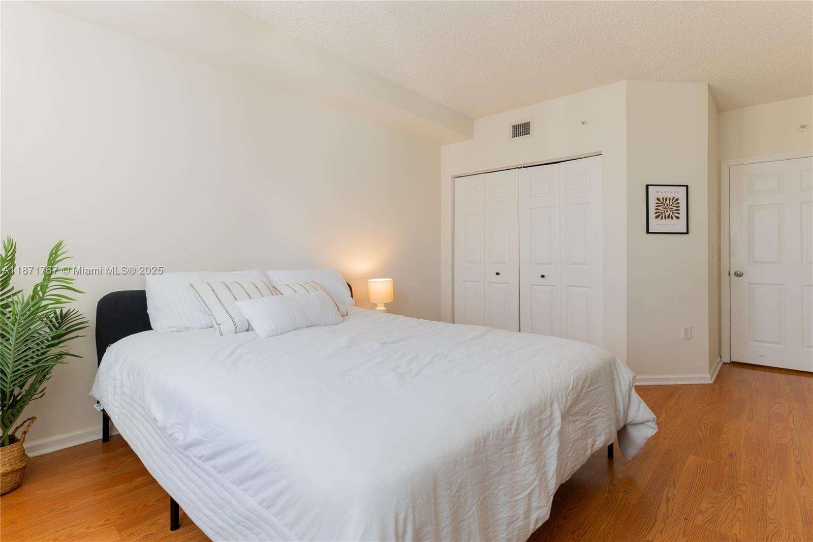 Porto Bellagio at 17100 Bay Rd, Sunny Isles Beach, FL 33160 - For Sale photo 26