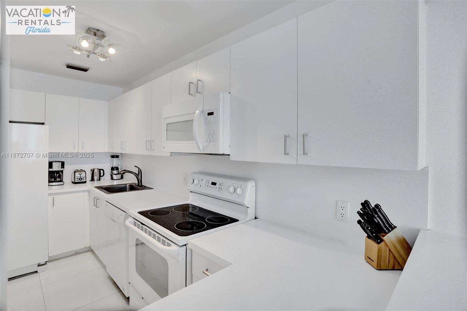 Castle Beach Club at 5445 Collins Ave, Miami Beach, FL 33140 - For Sale photo 16