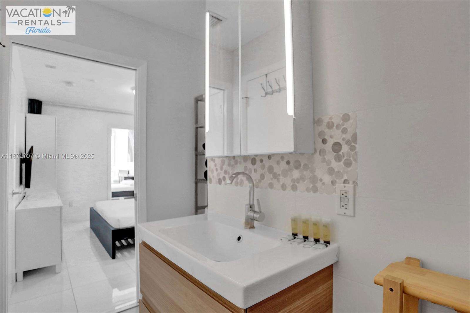 Castle Beach Club at 5445 Collins Ave, Miami Beach, FL 33140 - For Sale photo 4