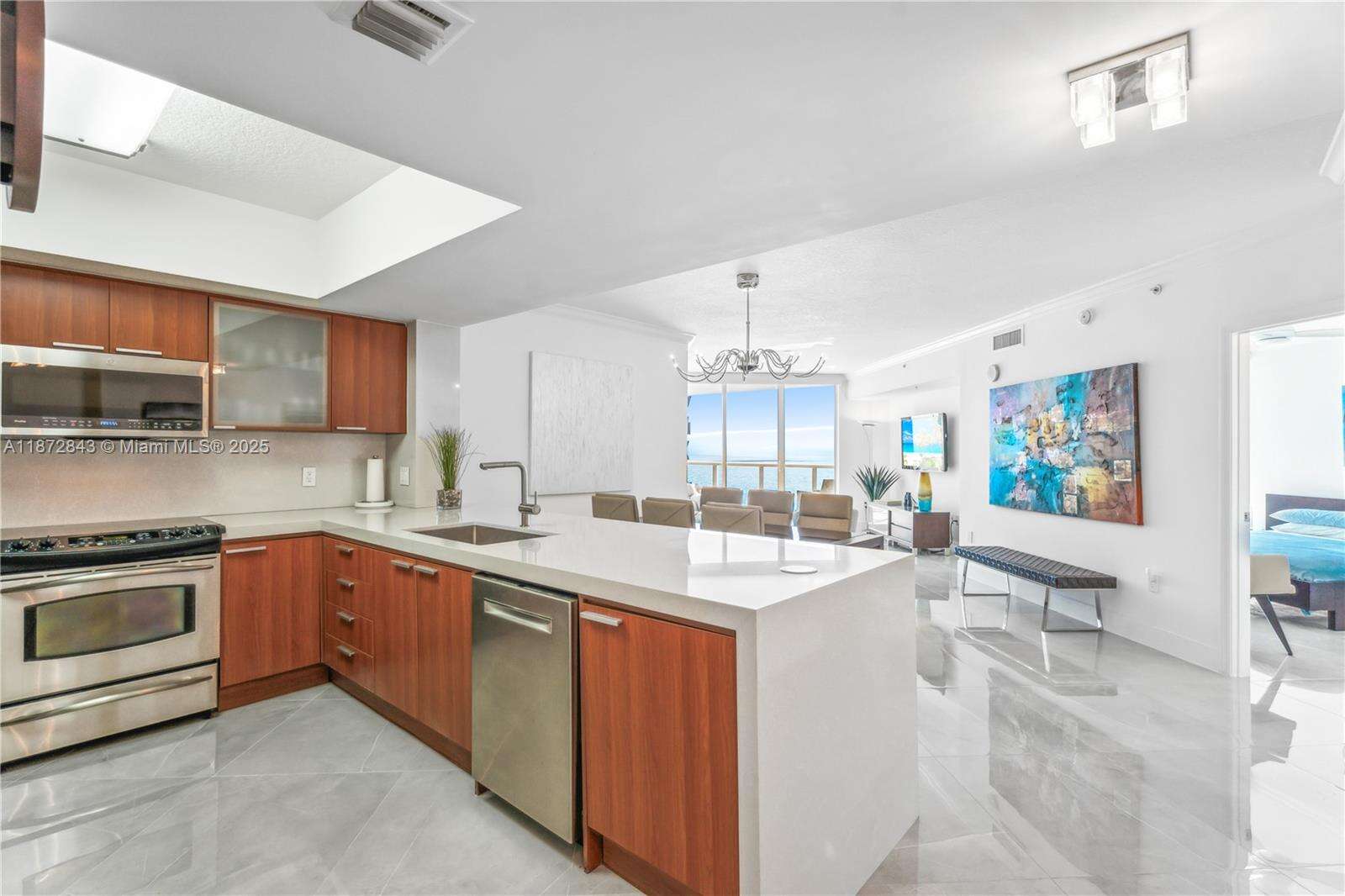 La Perla at 16699 Collins Ave+one Self Parking, Sunny Isles Beach, FL 33160 - For Sale photo 2
