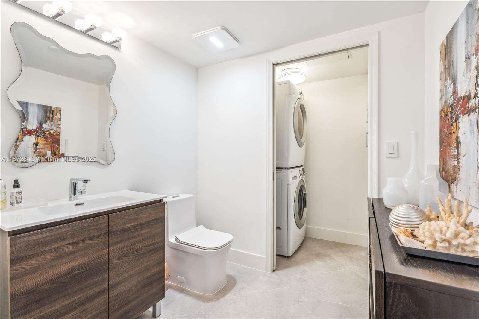 La Perla at 16699 Collins Ave+one Self Parking, Sunny Isles Beach, FL 33160 - For Sale photo 12