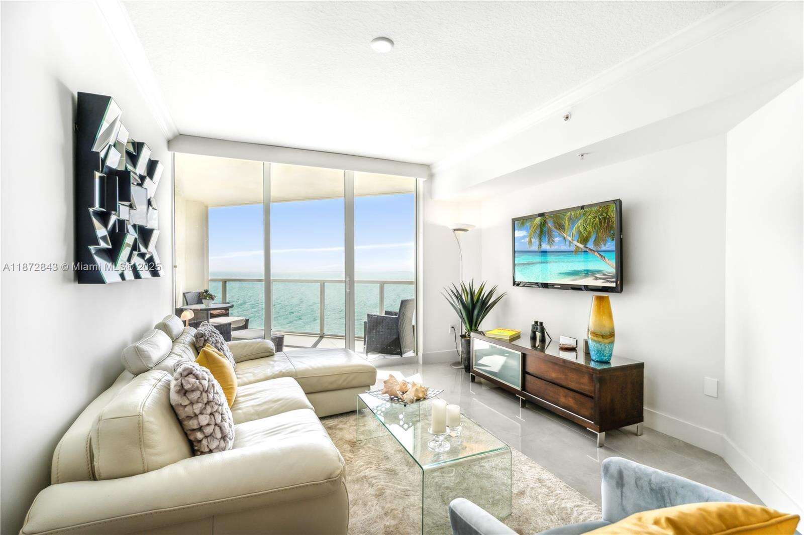 La Perla at 16699 Collins Ave+one Self Parking, Sunny Isles Beach, FL 33160 - For Sale photo 5