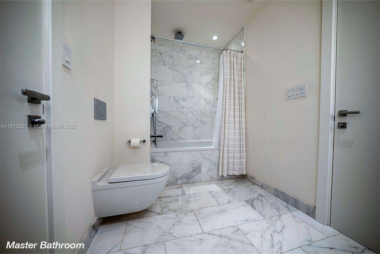 Echo Brickell at 1451 Brickell Ave, Miami, FL 33131 - For Sale photo 13