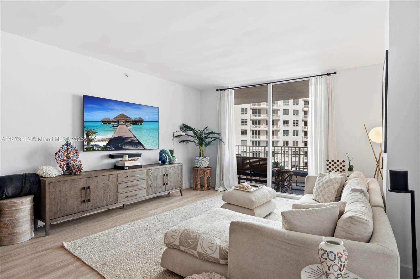 Courvoisier Courts at 701 Brickell Key Blvd, Miami, FL 33131 - For Sale photo 15