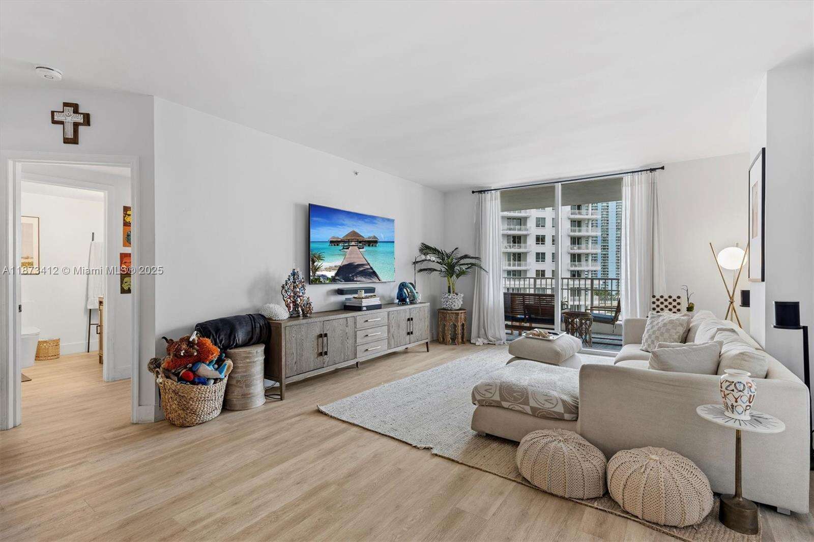 Courvoisier Courts at 701 Brickell Key Blvd, Miami, FL 33131 - For Sale photo 27