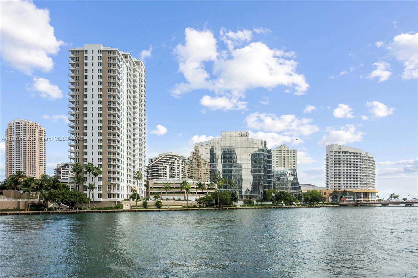 Courvoisier Courts at 701 Brickell Key Blvd, Miami, FL 33131 - For Sale photo 4