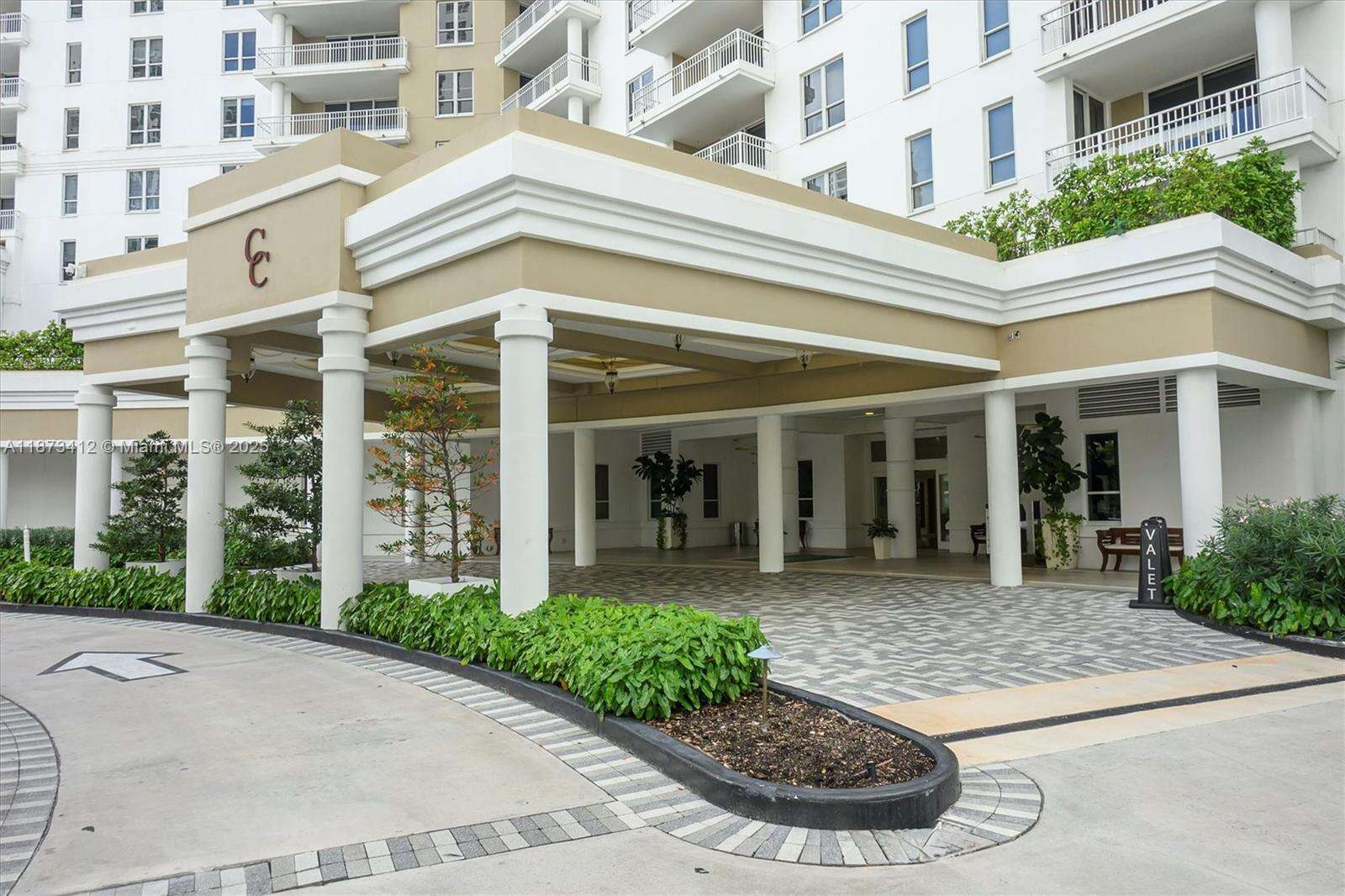 Courvoisier Courts at 701 Brickell Key Blvd, Miami, FL 33131 - For Sale photo 5