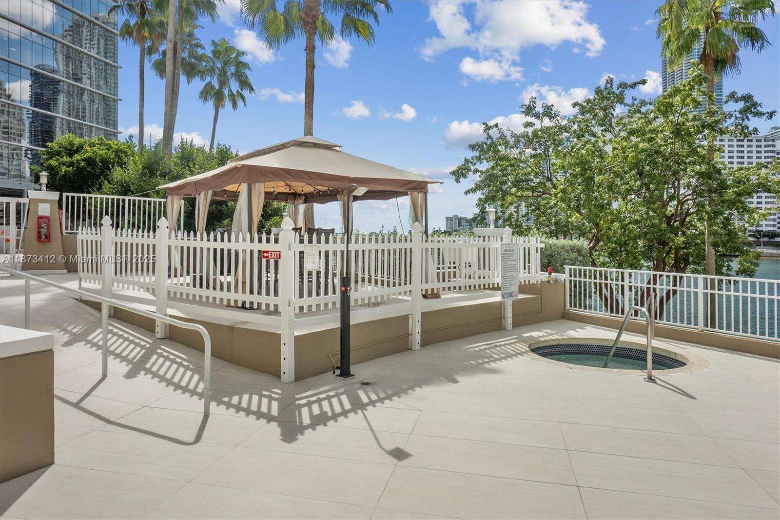 Courvoisier Courts at 701 Brickell Key Blvd, Miami, FL 33131 - For Sale photo 9