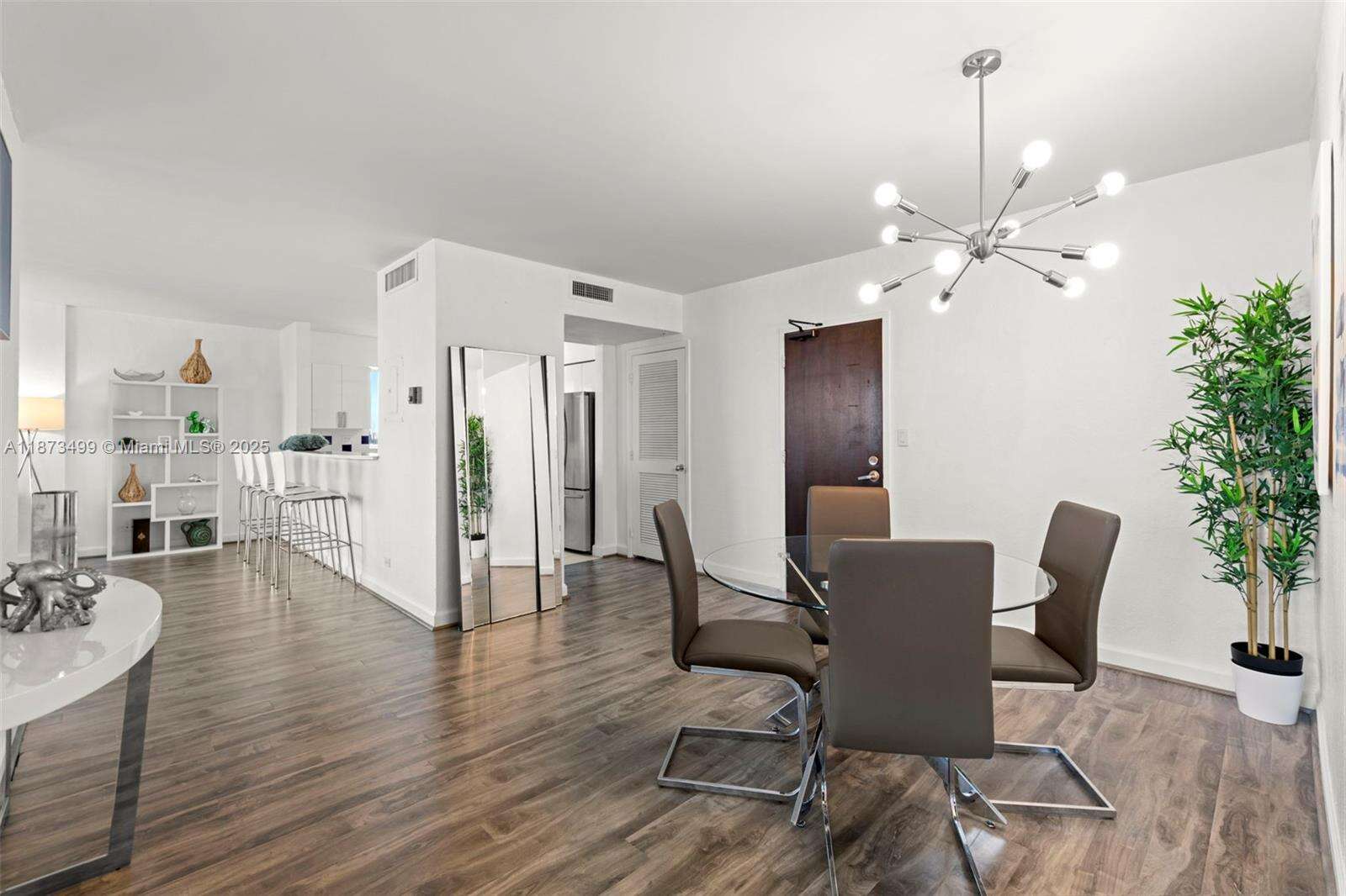 FLAMINGO SOUTH BEACH I - 1500 Bay Rd, Miami Beach, FL 33139 | Picture 6