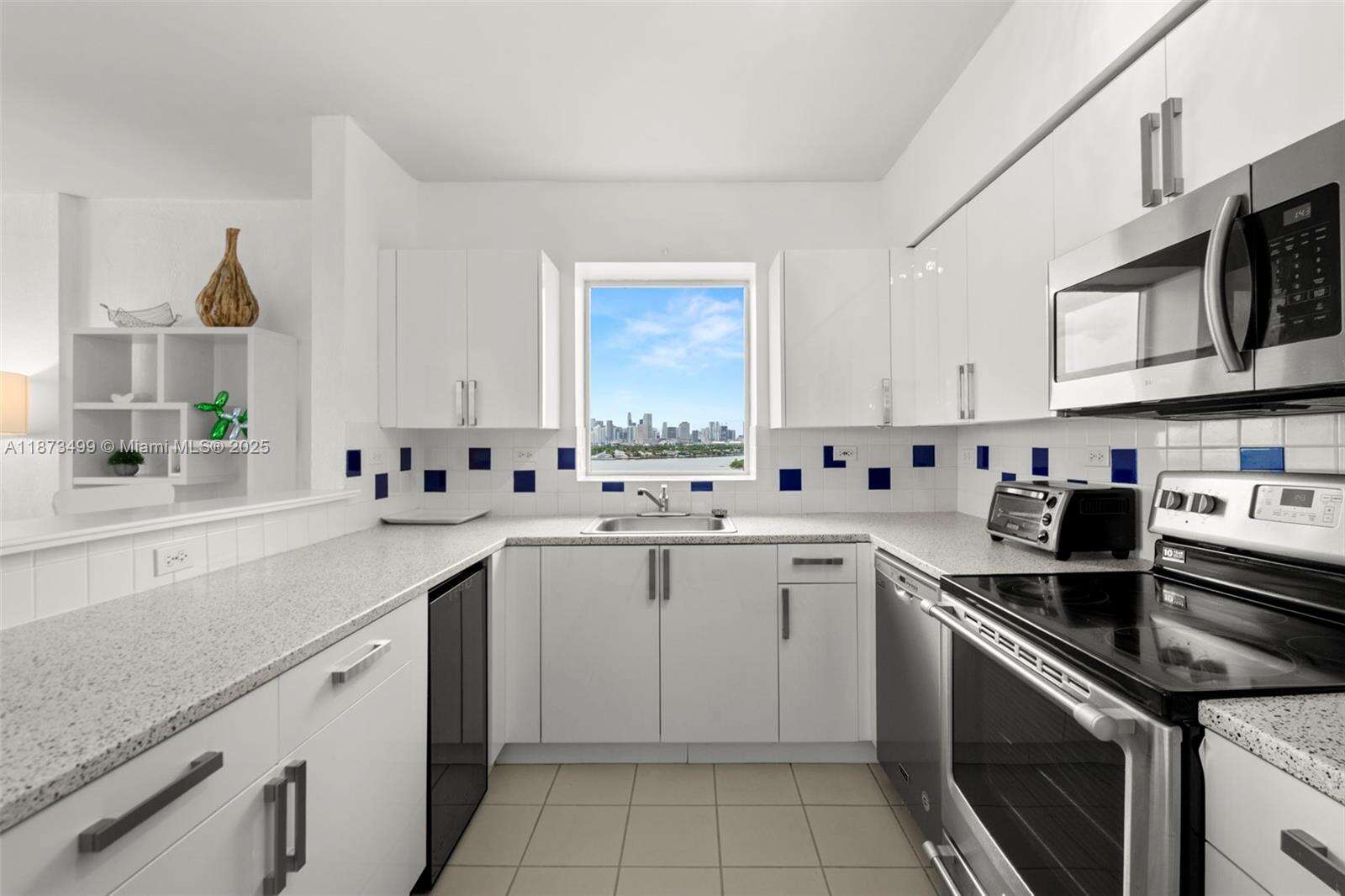 FLAMINGO SOUTH BEACH I - 1500 Bay Rd, Miami Beach, FL 33139 | Picture 7