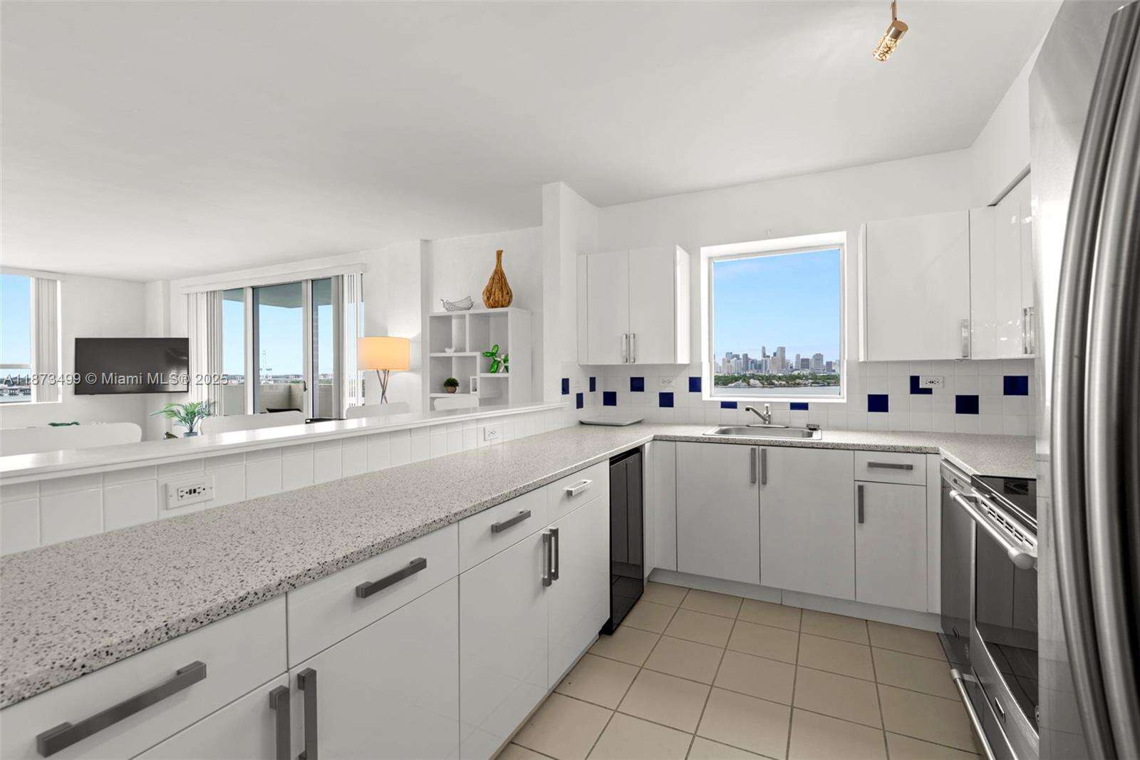 FLAMINGO SOUTH BEACH I - 1500 Bay Rd, Miami Beach, FL 33139 | Picture 8