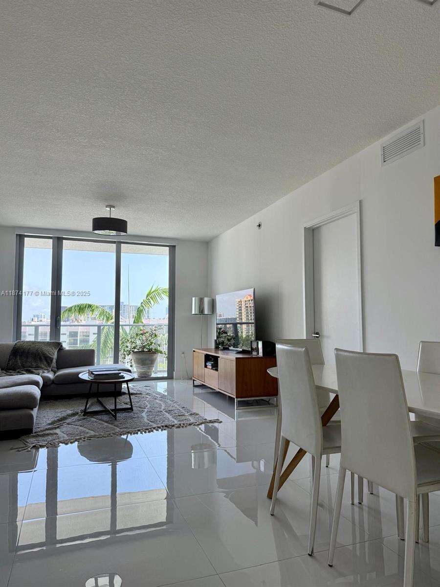 PARQUE TOWERS - 300 Sunny Isles Blvd, Sunny Isles Beach, FL 33160 | Picture 1