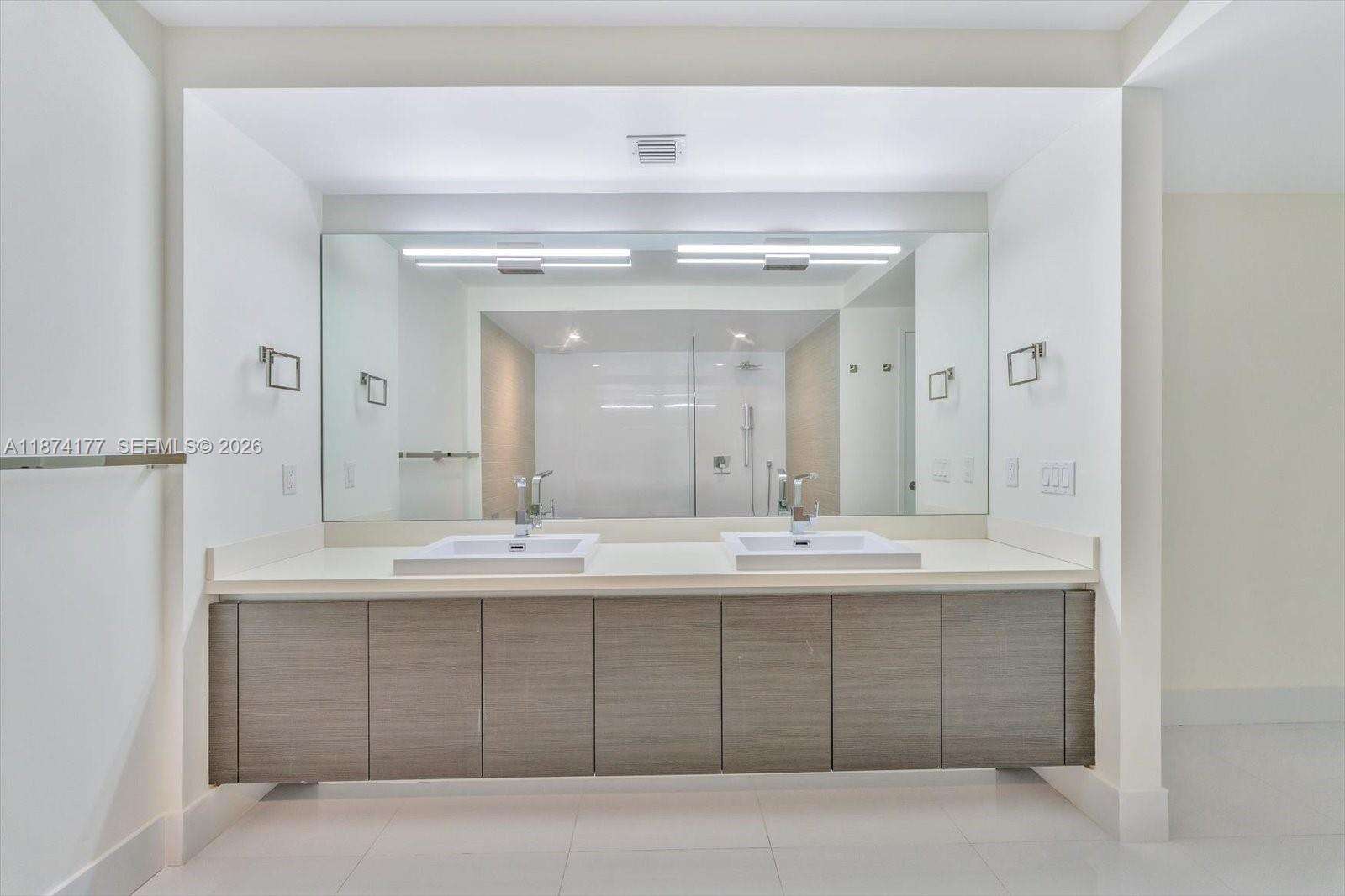 Parque Towers at 300 Sunny Isles Blvd, Sunny Isles Beach, FL 33160 - For Sale photo 11