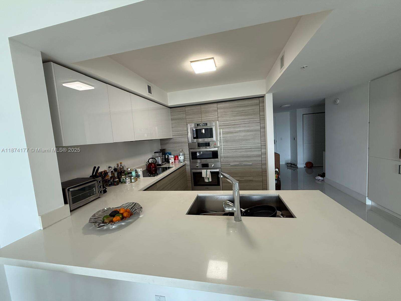 PARQUE TOWERS - 300 Sunny Isles Blvd, Sunny Isles Beach, FL 33160 | Picture 3