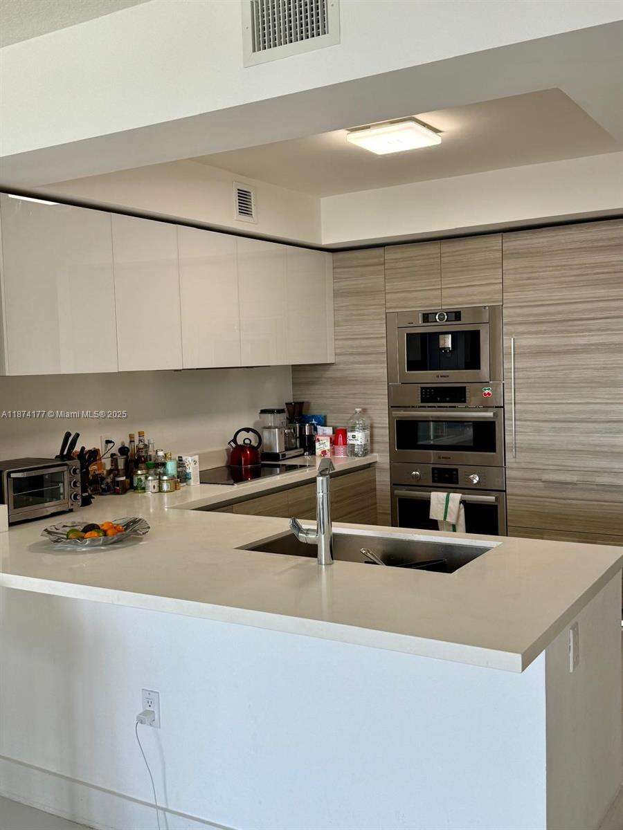 PARQUE TOWERS - 300 Sunny Isles Blvd, Sunny Isles Beach, FL 33160 | Picture 4