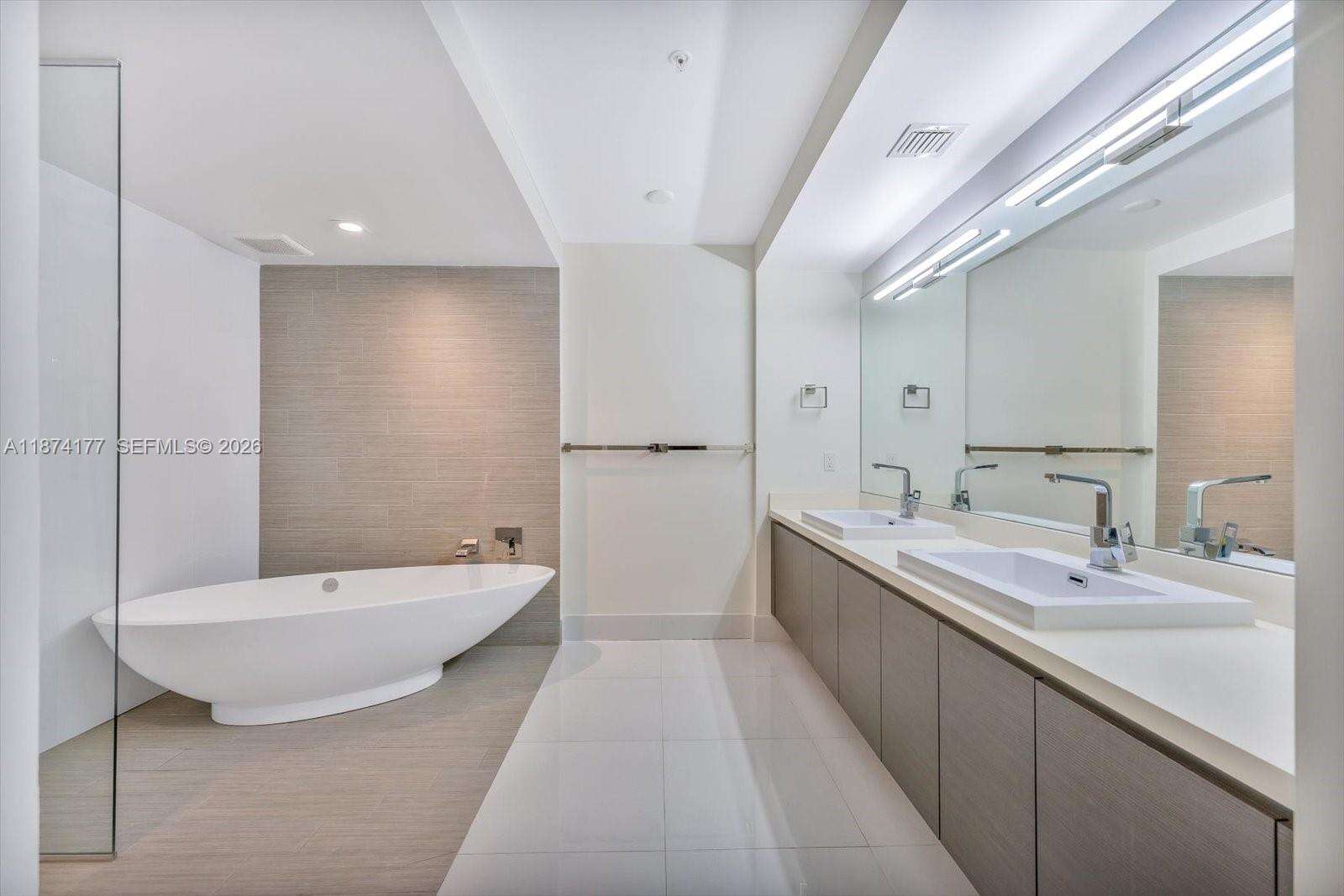 Parque Towers at 300 Sunny Isles Blvd, Sunny Isles Beach, FL 33160 - For Sale photo 10