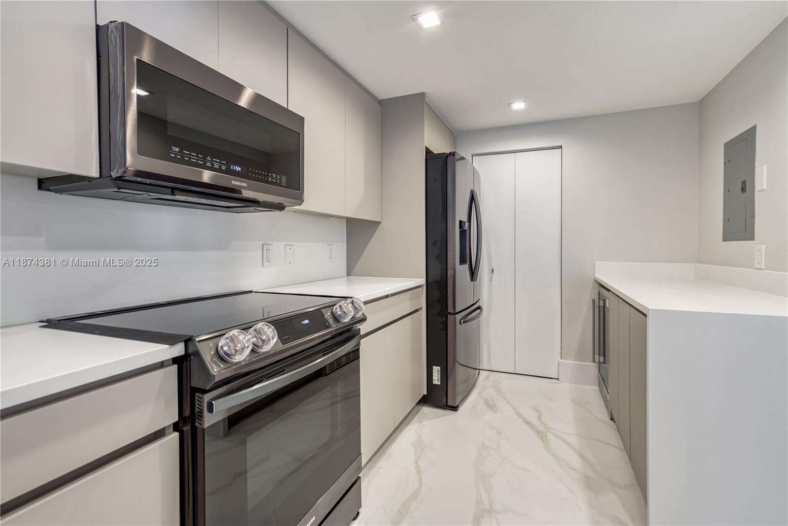 COURVOISIER COURTS - 701 Brickell Key Blvd, Miami, FL 33131 | Picture 4