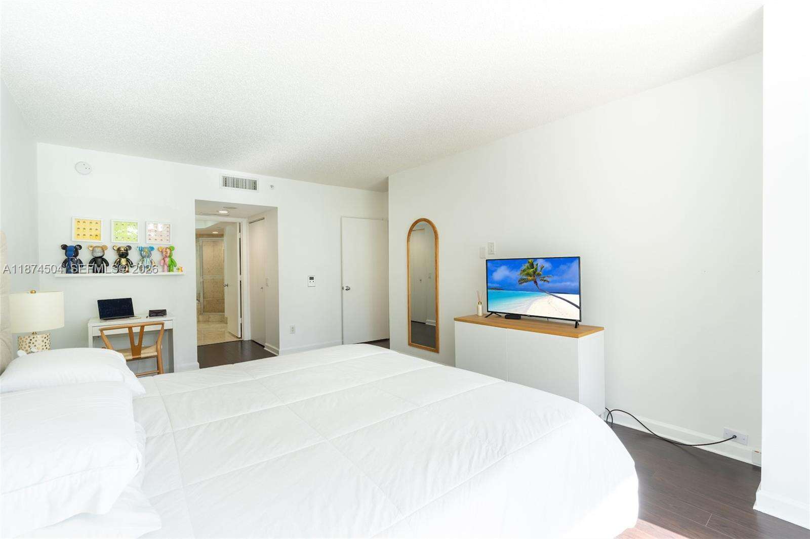 South Tower At The Point at 21055 Yacht Club Dr, Aventura, FL 33180 - For Sale photo 17