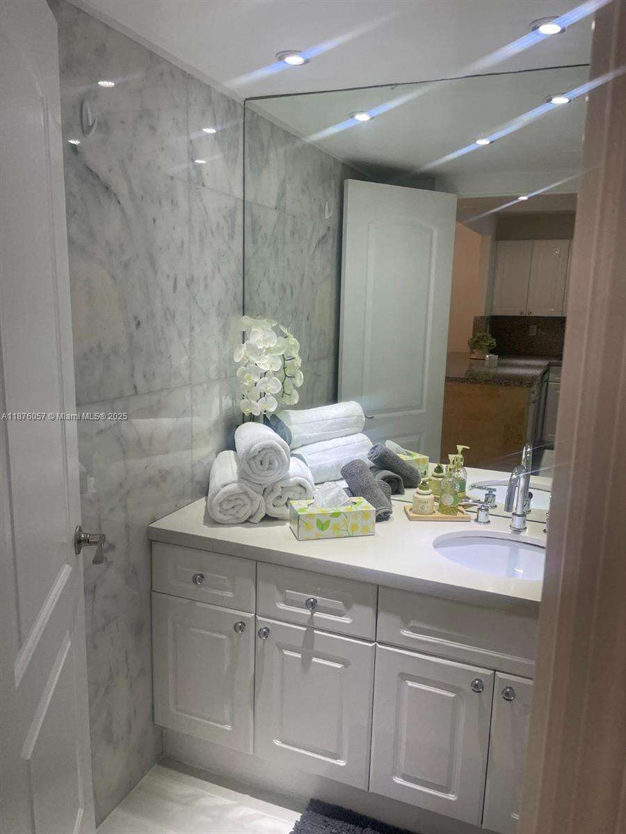 Roney Palace at 2301 Collins Ave, Miami Beach, FL 33139 - For Sale photo 13