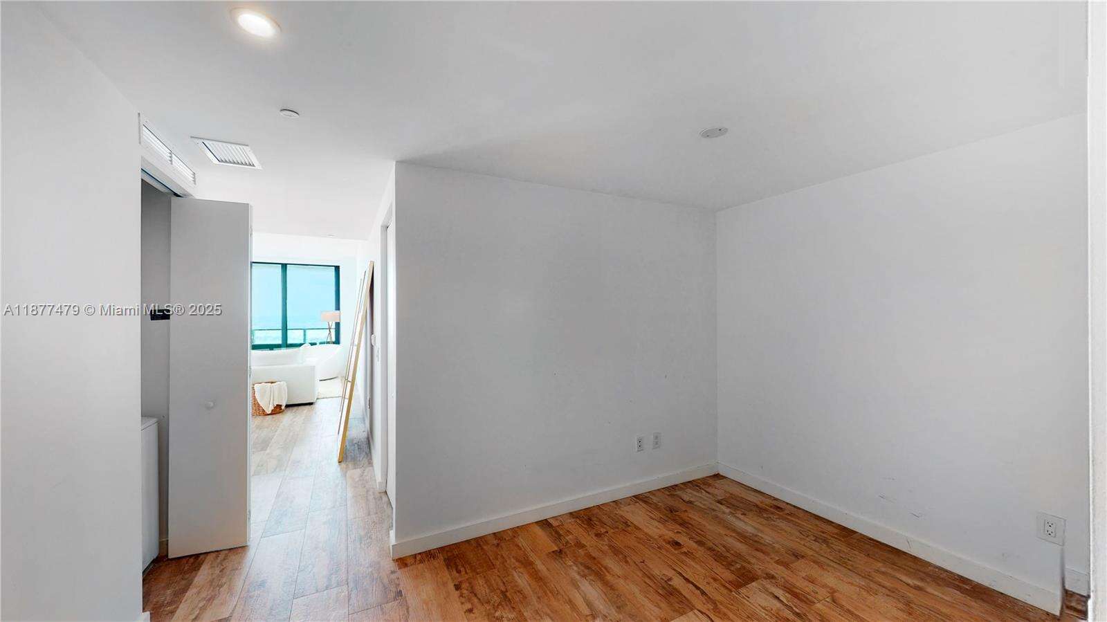 Paraiso Bay at 650 32nd St, Miami, FL 33137 - For Sale photo 10
