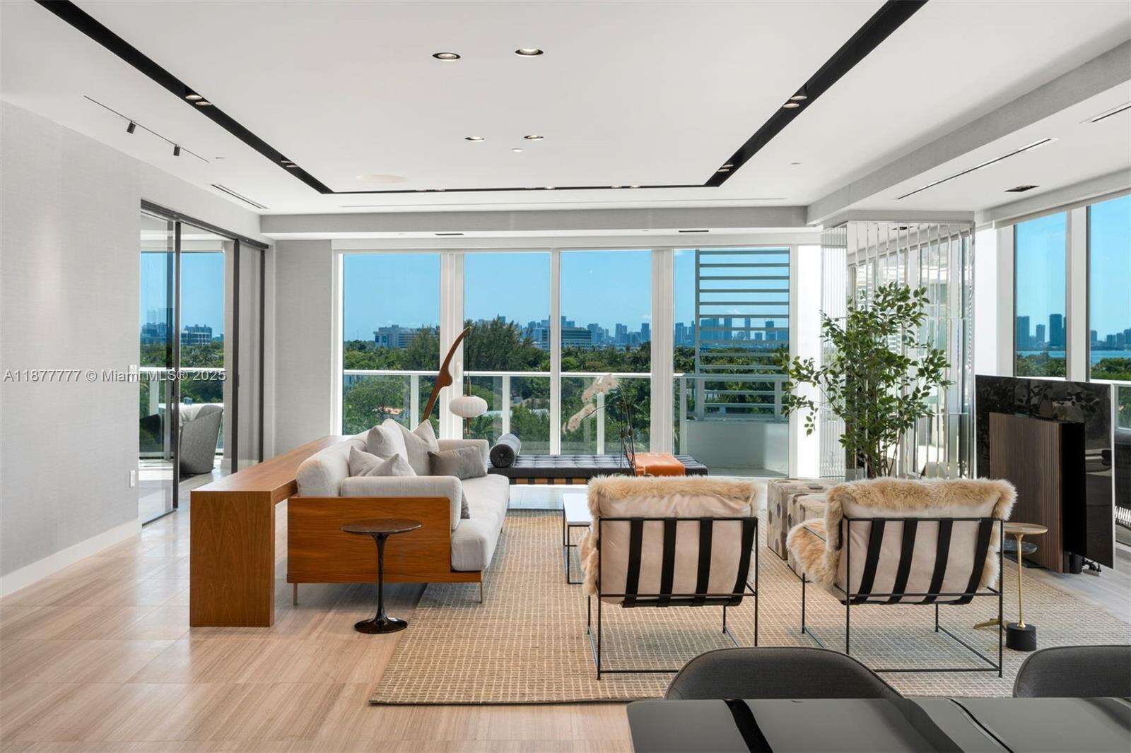 4701 NORTH MERIDIAN - 4701 Meridian Ave, Miami Beach, FL 33140 | Picture 3