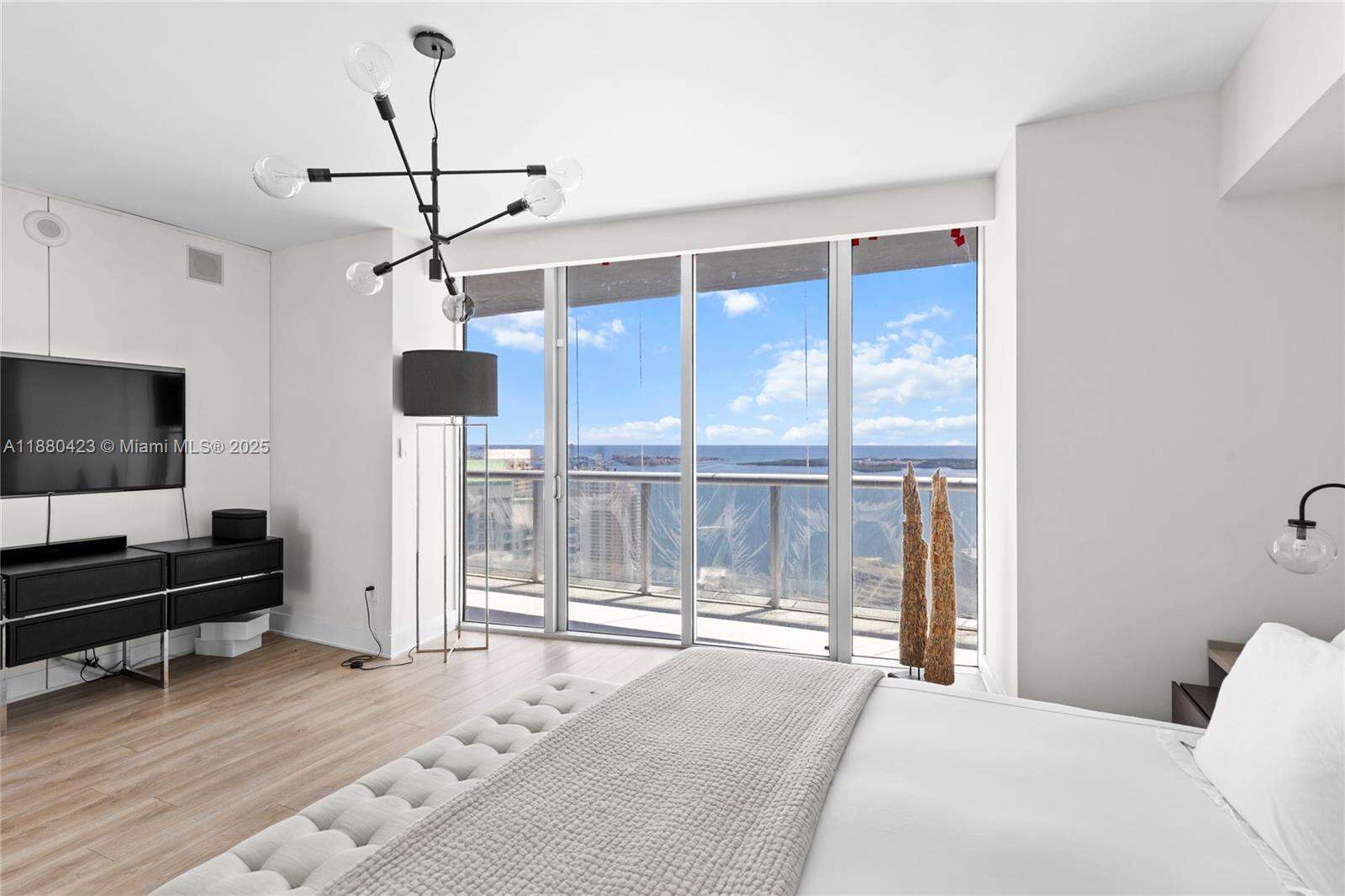 ICONBRICKELL CONDO NO 1 - 465 Brickell Ave, Miami, FL 33131 | Picture 15