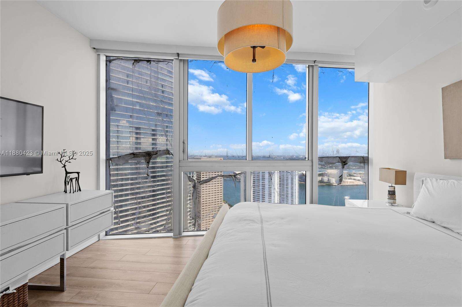 ICONBRICKELL CONDO NO 1 - 465 Brickell Ave, Miami, FL 33131 | Picture 3