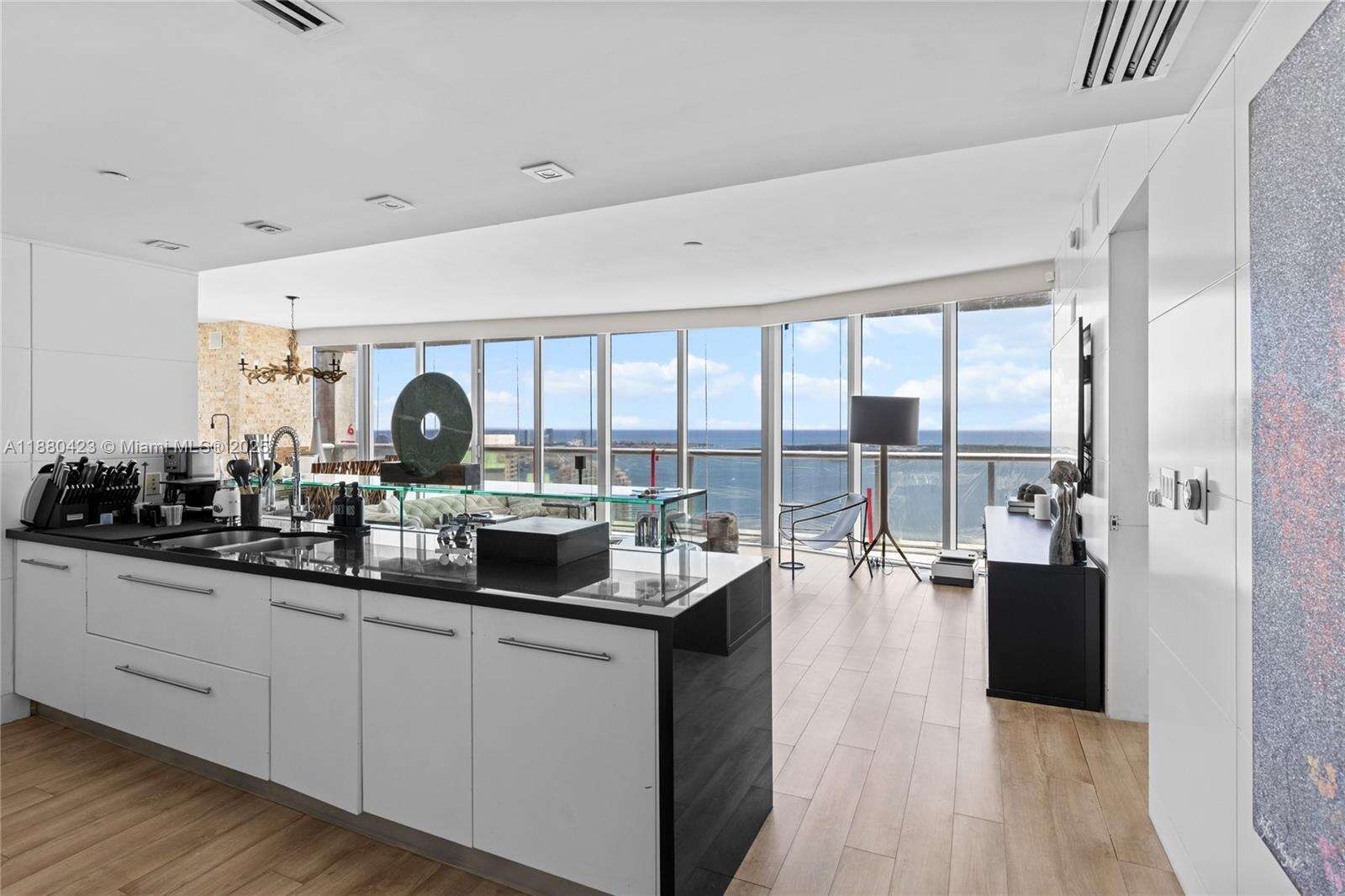 ICONBRICKELL CONDO NO 1 - 465 Brickell Ave, Miami, FL 33131 | Picture 21