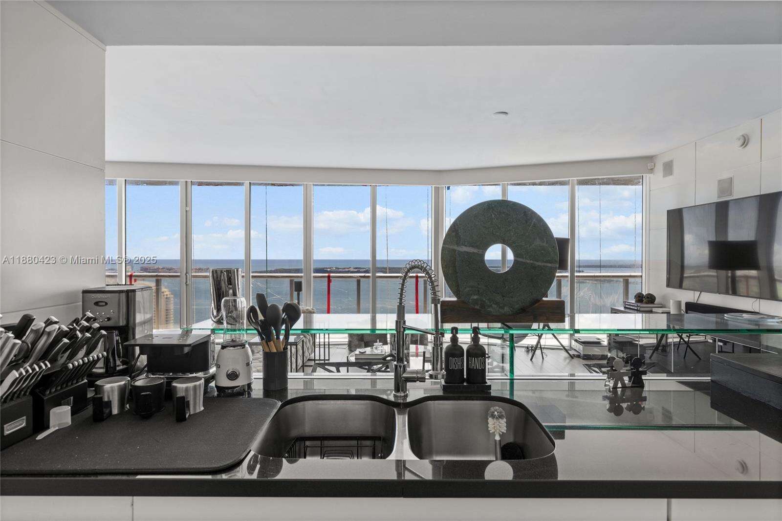 ICONBRICKELL CONDO NO 1 - 465 Brickell Ave, Miami, FL 33131 | Picture 24