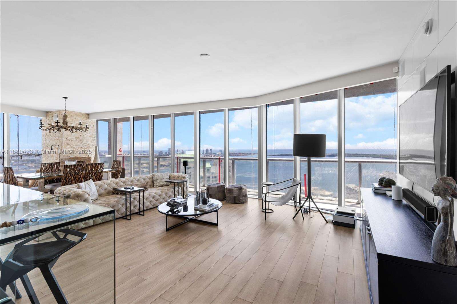 ICONBRICKELL CONDO NO 1 - 465 Brickell Ave, Miami, FL 33131 | Picture 25