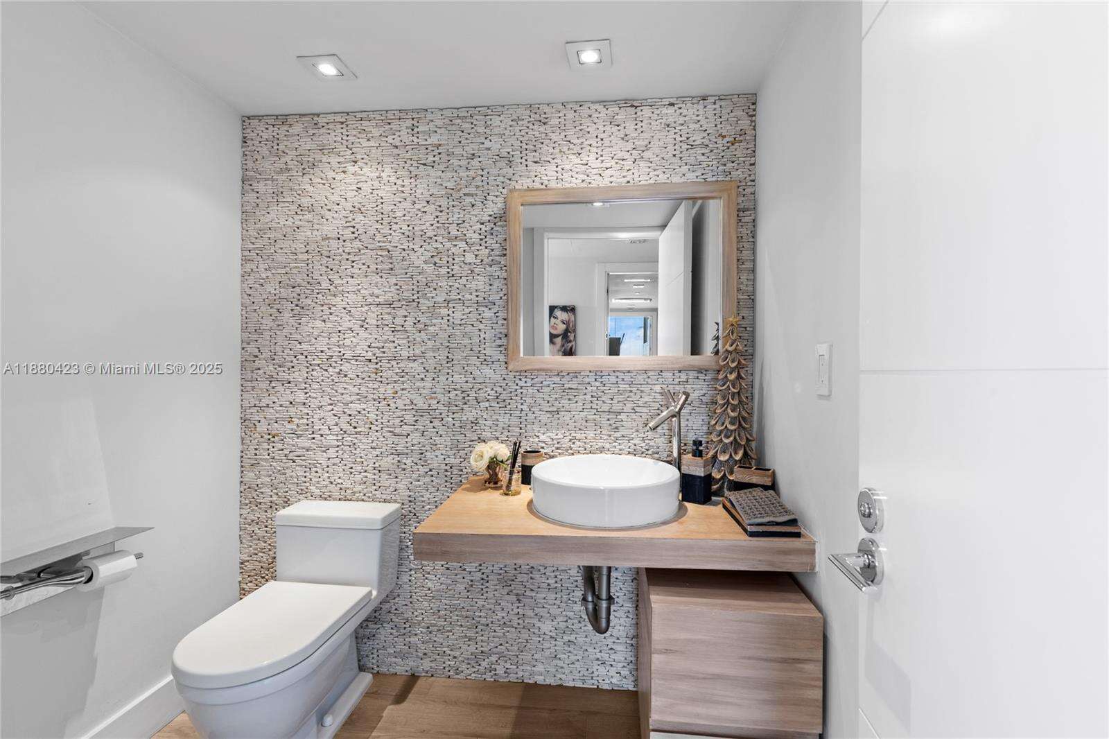 ICONBRICKELL CONDO NO 1 - 465 Brickell Ave, Miami, FL 33131 | Picture 9