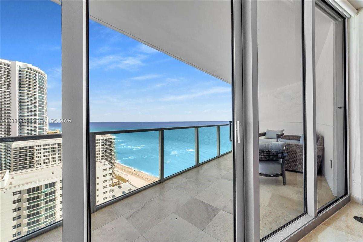 OCEAN PALMS - 3101 Ocean Dr, Hollywood, FL 33019 | Picture 3