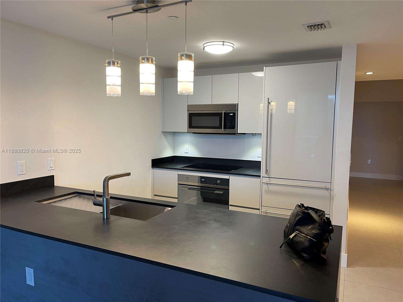 1010 Brickell at 1010 Brickell Ave, Miami, FL 33131 - For Sale photo 2