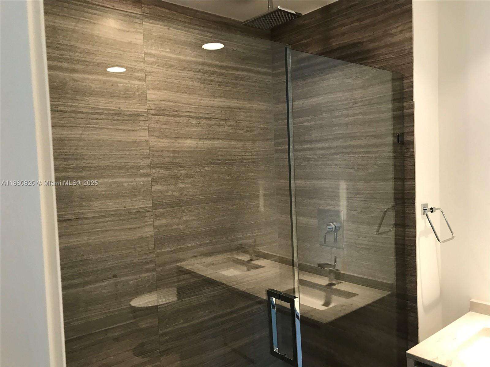 1010 Brickell at 1010 Brickell Ave, Miami, FL 33131 - For Sale photo 13