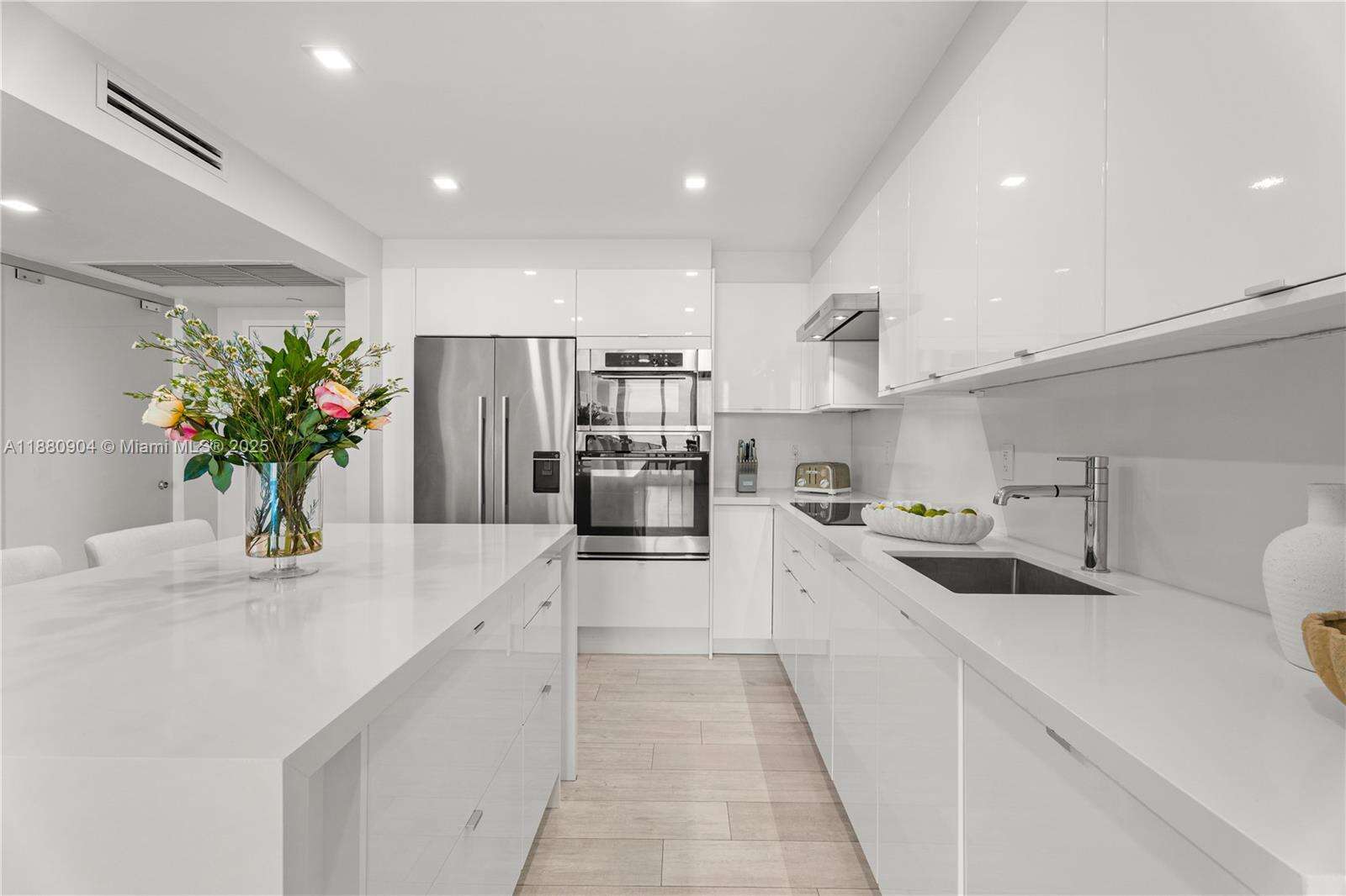 RONEY PALACE - 2301 Collins Ave, Miami Beach, FL 33139 | Picture 2