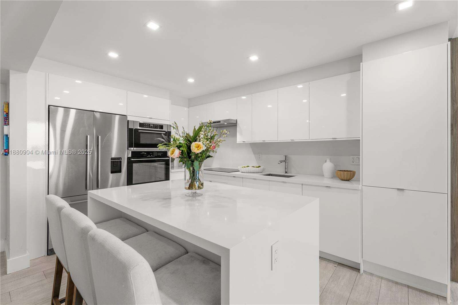 RONEY PALACE - 2301 Collins Ave, Miami Beach, FL 33139 | Picture 3