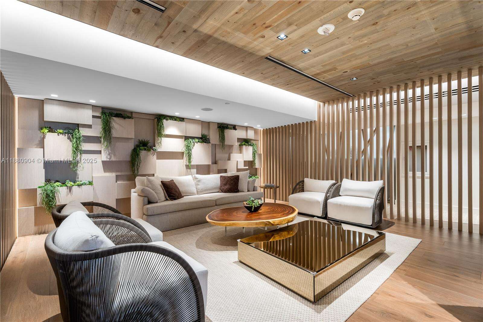 RONEY PALACE - 2301 Collins Ave, Miami Beach, FL 33139 | Picture 25