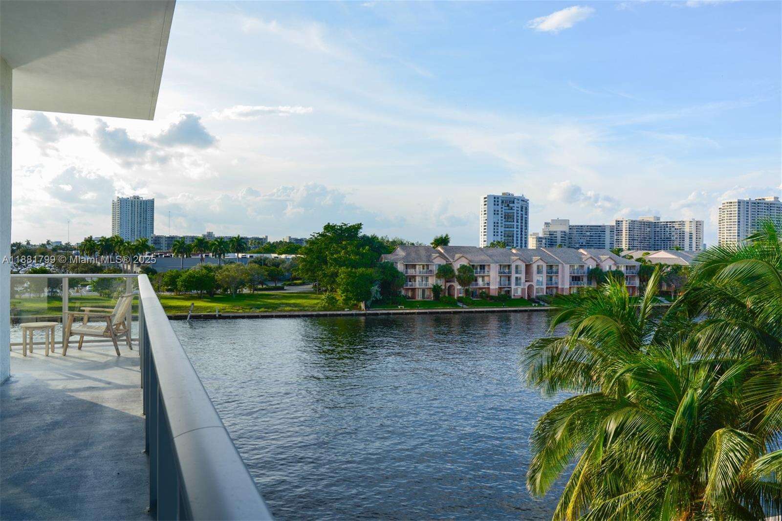 Hyde Beach House at 4010 Ocean Dr, Hollywood, FL 33019 - For Sale photo 2