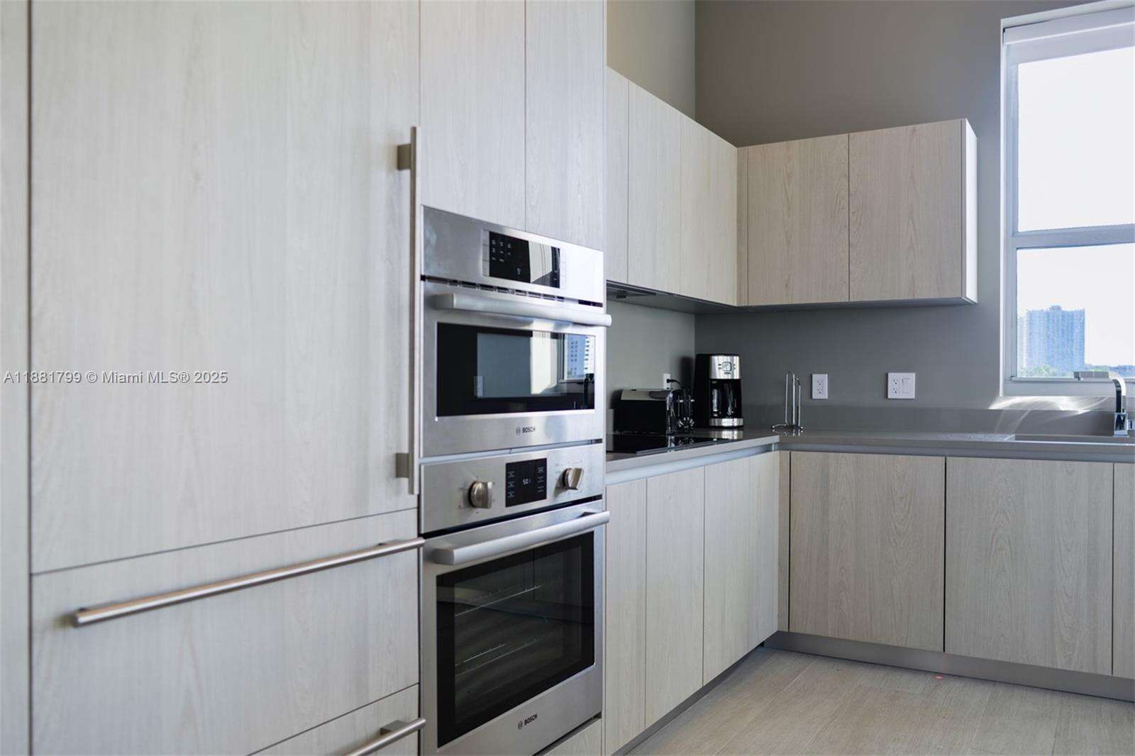 Hyde Beach House at 4010 Ocean Dr, Hollywood, FL 33019 - For Sale photo 9