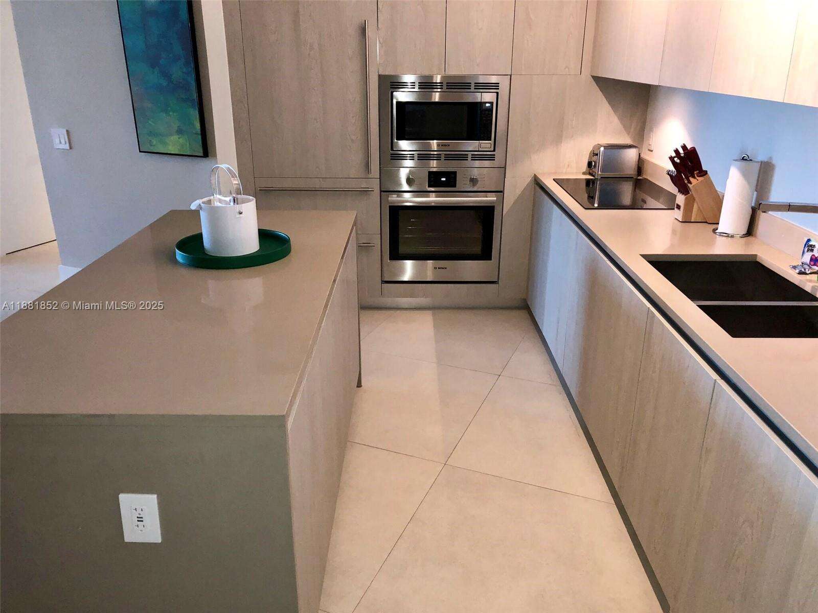 Hyde Resort at 4111 Ocean Dr, Hollywood, FL 33019 - For Sale photo 8