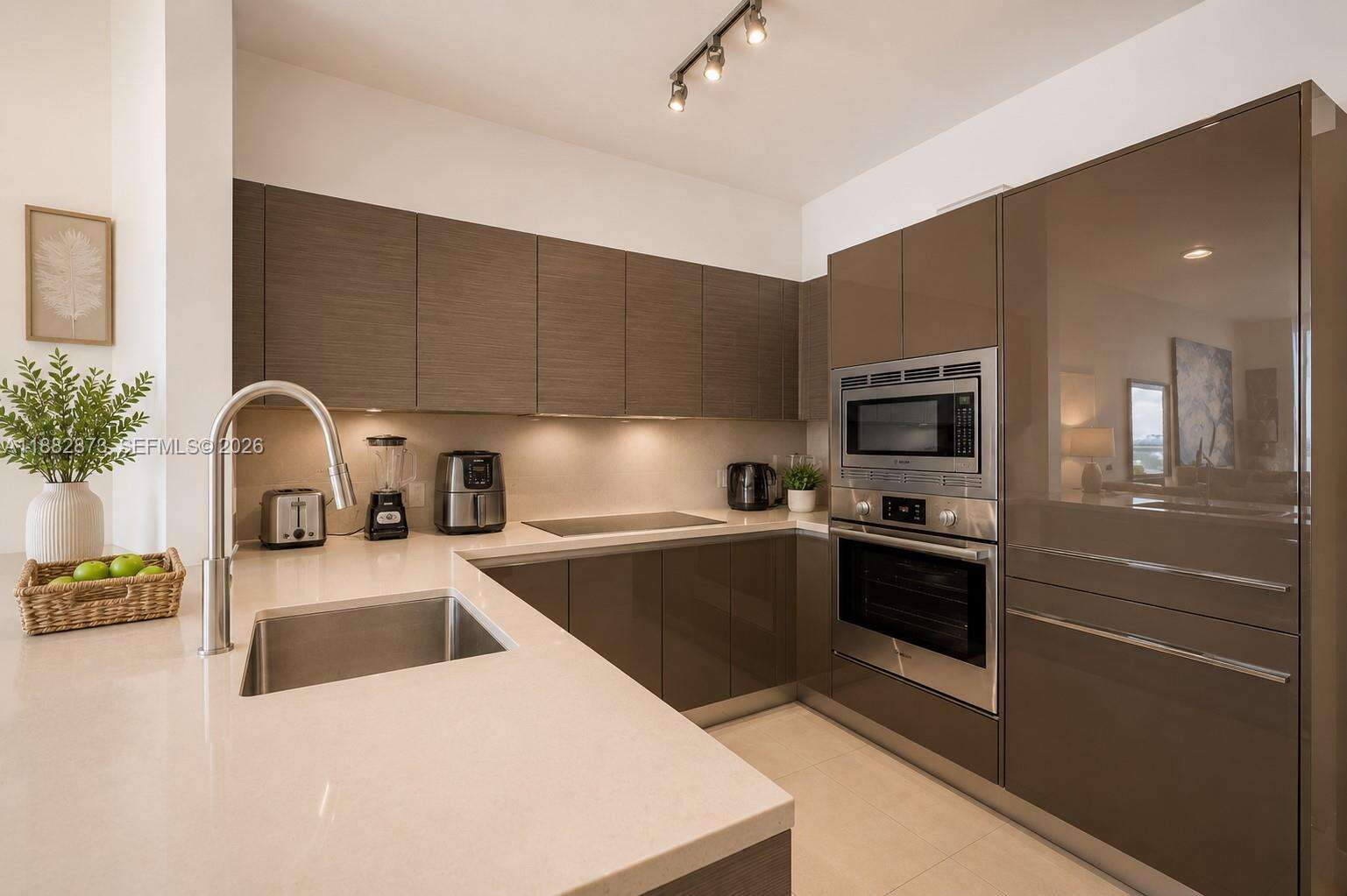 The Bond On Brickell at 1080 Brickell Ave, Miami, FL 33131 - For Sale photo 4