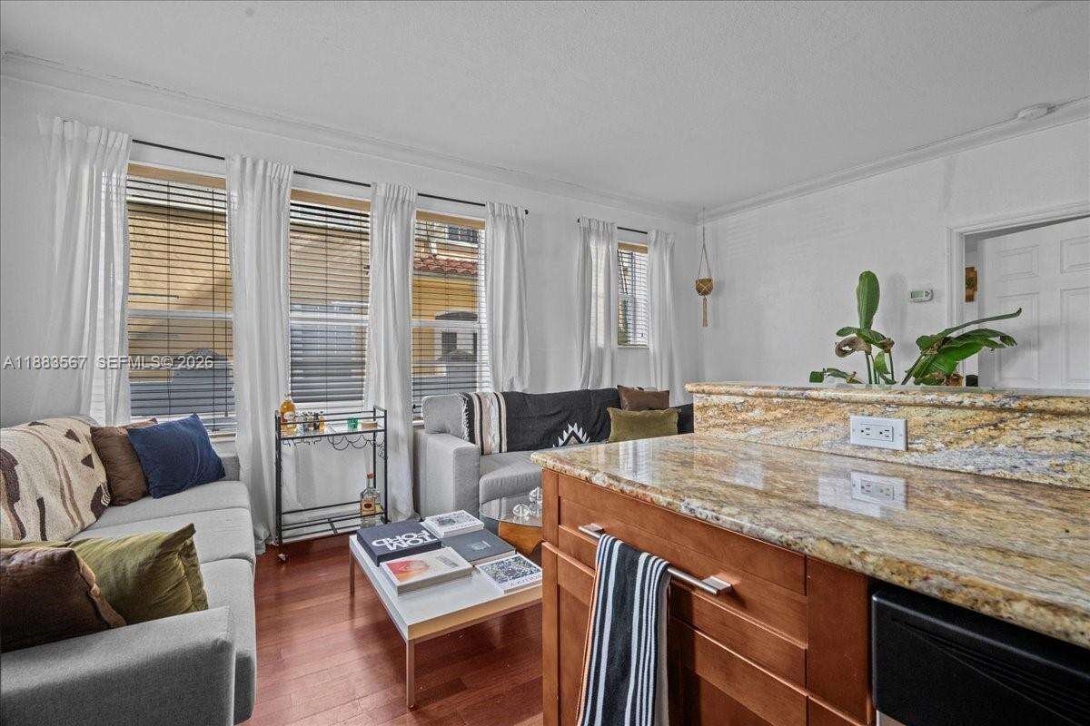 Penn Plaza Condos for Sale & Rent | Picture 1