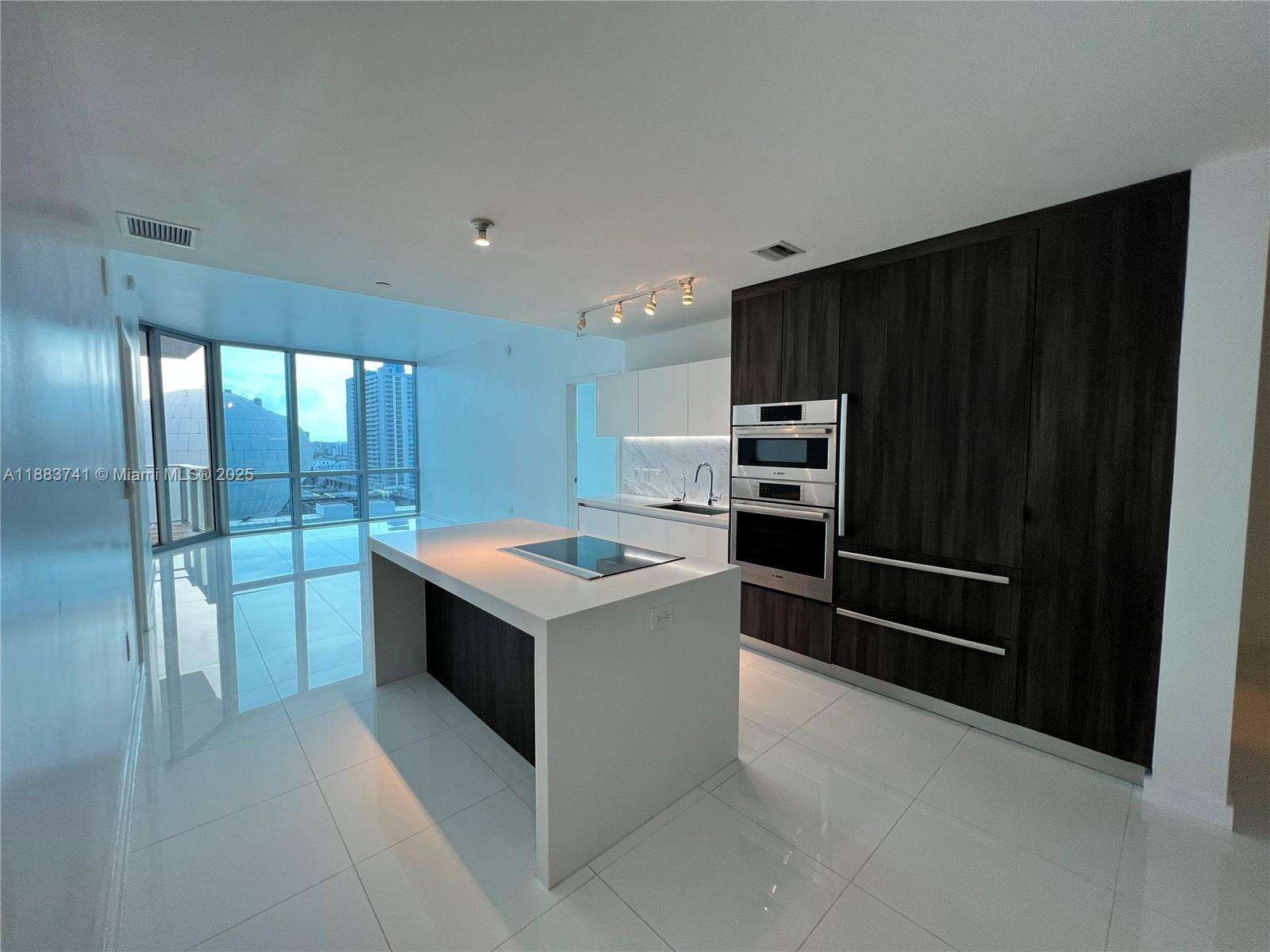 Paramount Miami Worldcenter at 851 1st Ave, Miami, FL 33132 - For Sale photo 2