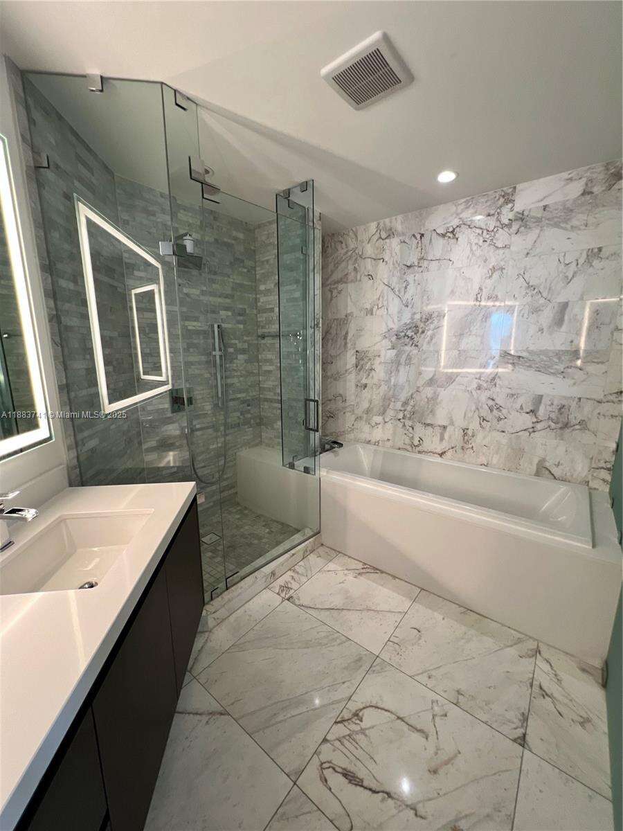 Paramount Miami Worldcenter at 851 1st Ave, Miami, FL 33132 - For Sale photo 11