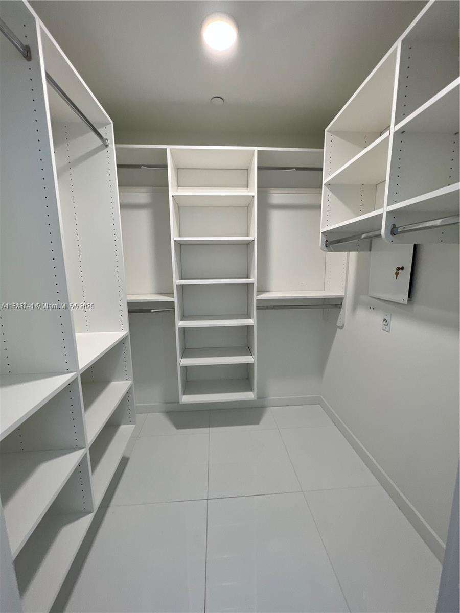 Paramount Miami Worldcenter at 851 1st Ave, Miami, FL 33132 - For Sale photo 13