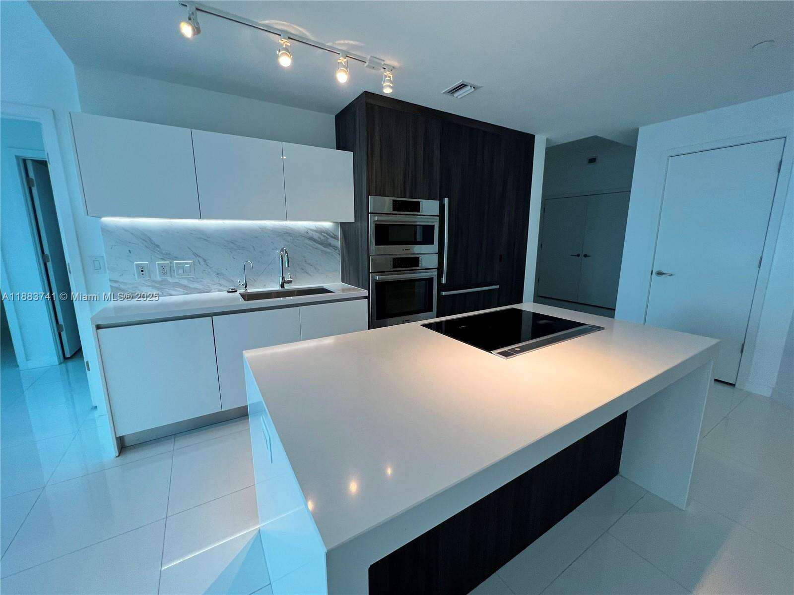 Paramount Miami Worldcenter at 851 1st Ave, Miami, FL 33132 - For Sale photo 3