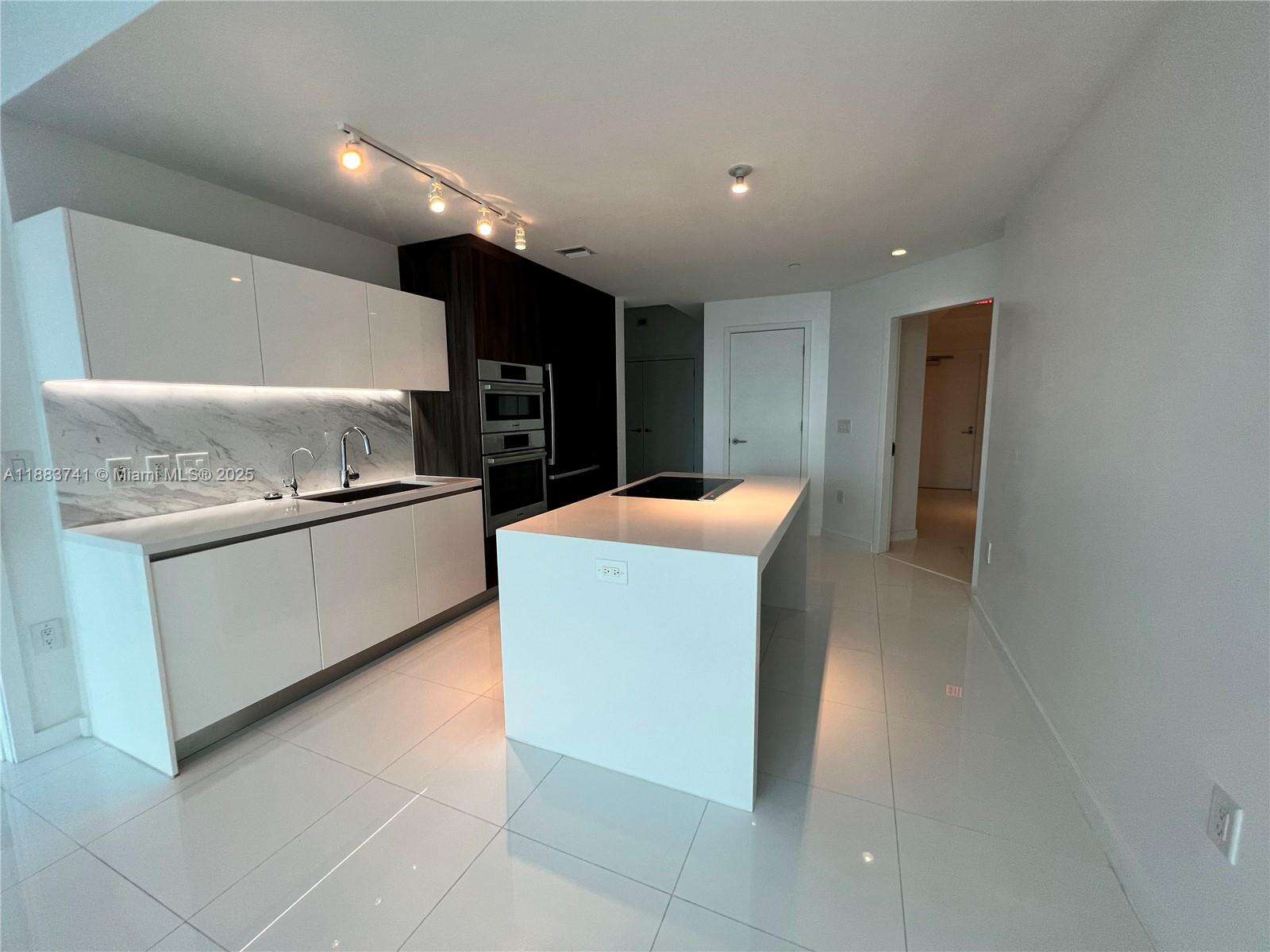 Paramount Miami Worldcenter at 851 1st Ave, Miami, FL 33132 - For Sale photo 4